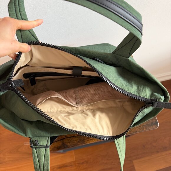 Medium Tote Bag in Olive - VEE Collective - Picture 9 of 10